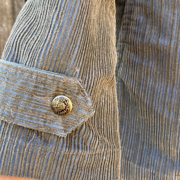 Awesome coat. - Picture 4 of 10